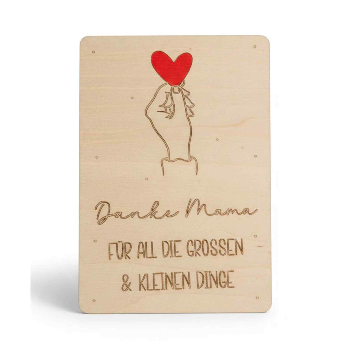 Holzkarte danke mama mit lasergravur hand hält rotes herz und danke mama für all die grossen und kleinen dinge