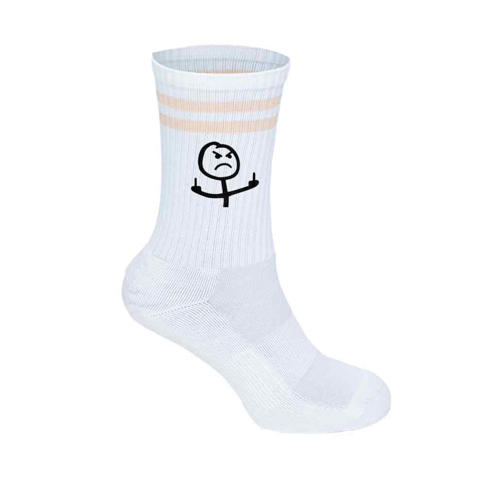Weiße unisex baumwollsocken mit beigen streifen und schwarzem stickmännchen motiv mit frechen handzeichen
