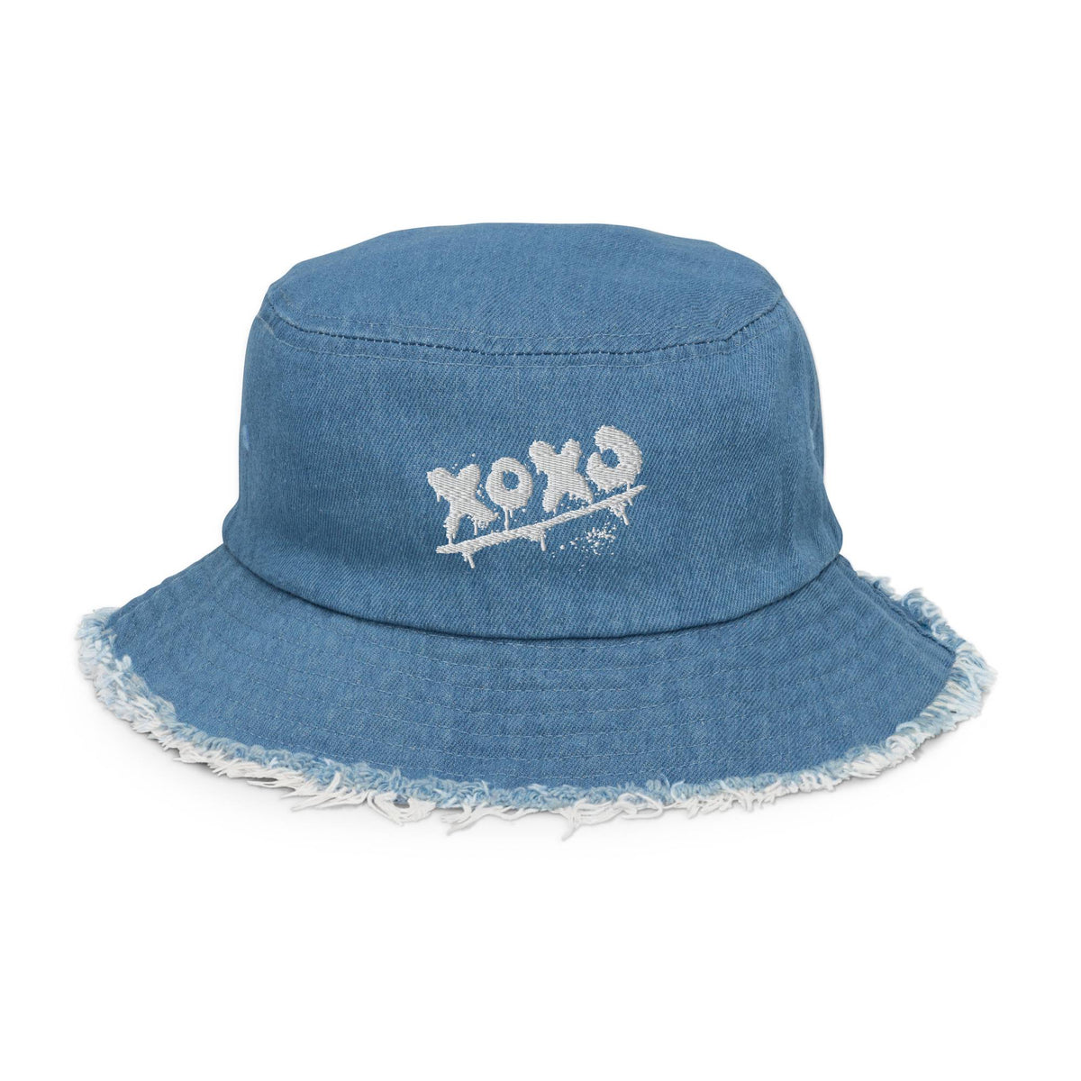Ausgefranster Fischerhut in Light Denim mit weißer „XOXO“-Stickerei, Vorderansicht