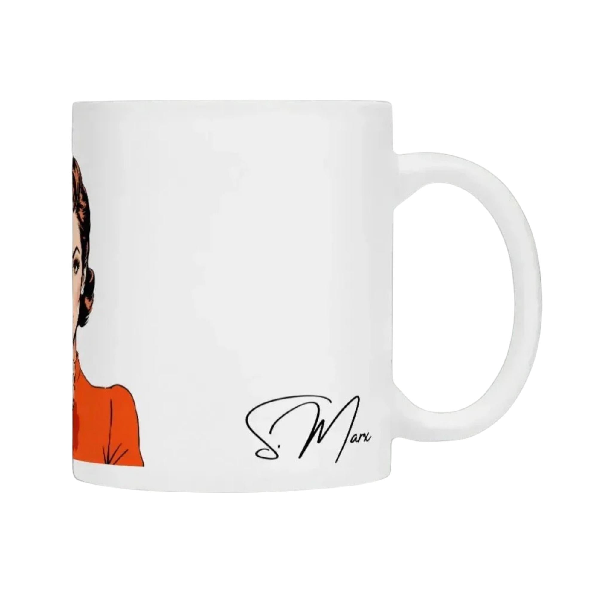 Weiße Tasse von flyliving mit einer Comic-Frau und einer Signatur.