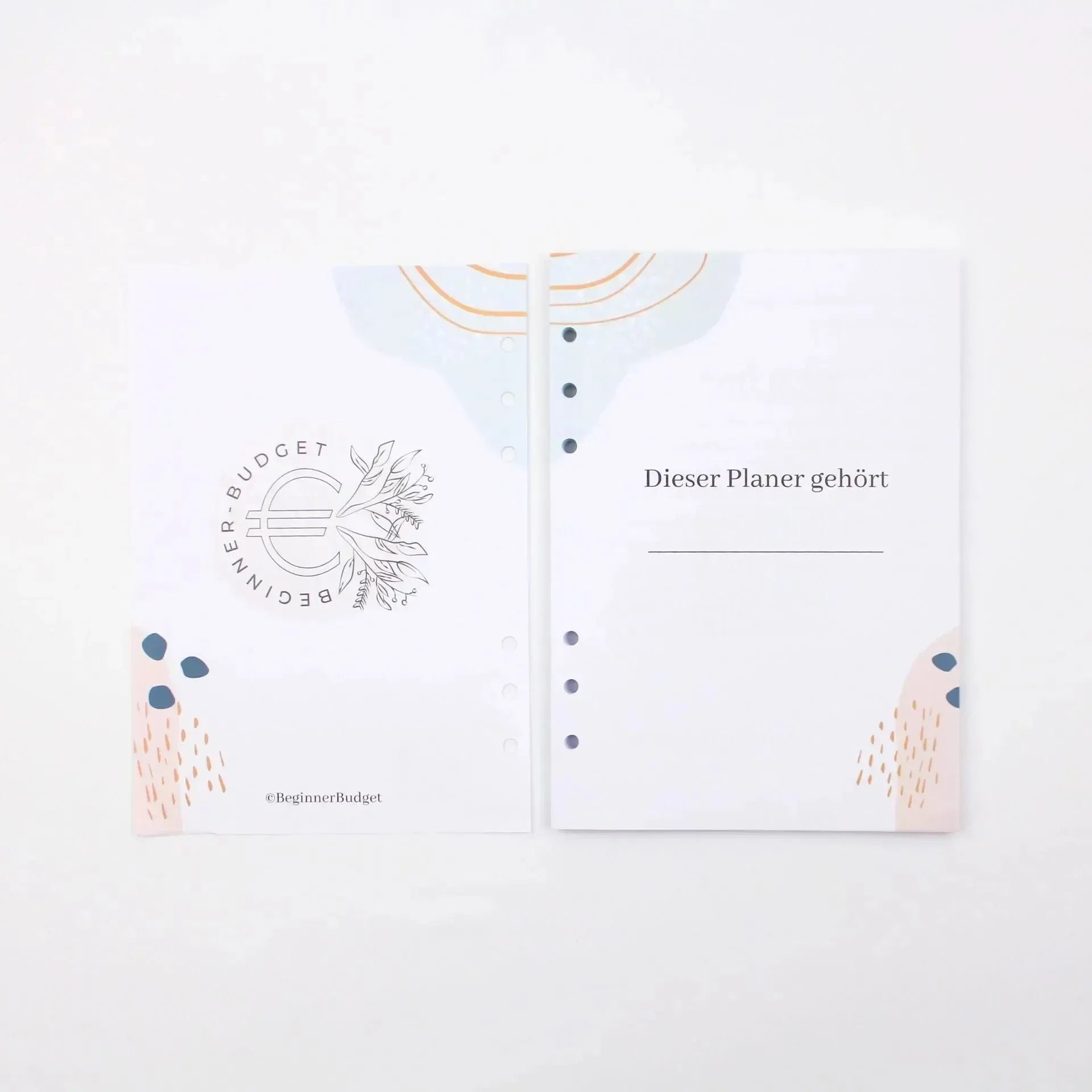 Ein weißes Papier mit einem grafischen Design, das vom BeginnerBudget Budget Planer (Jahresunabhängig) inspiriert ist - DIN A5.