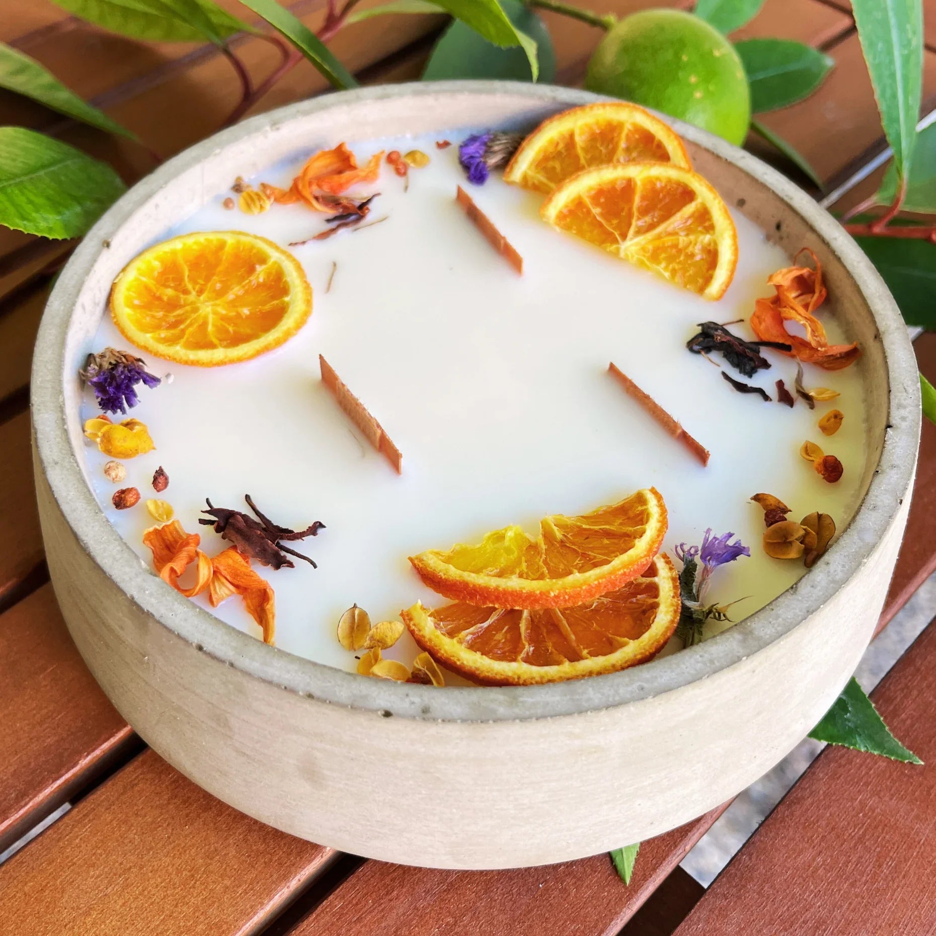 Handbesetze XXL Outdoor Citronella-Betonkerze „Big Grey - Mugge Schreck“
