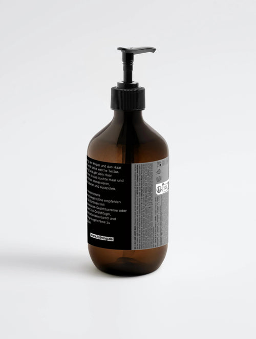 Brauner 2-in-1 Haar- und Körperreiniger für Männer von flycare, mit schwarzem Pumpspender vor neutralem Hintergrund.
