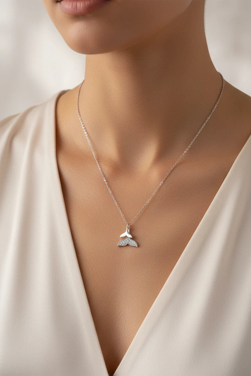 Whale Tail Crystal Halskette