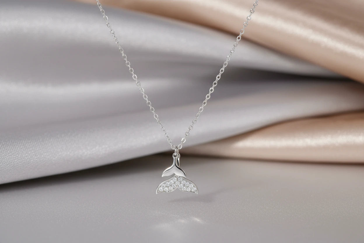 Whale Tail Crystal Halskette