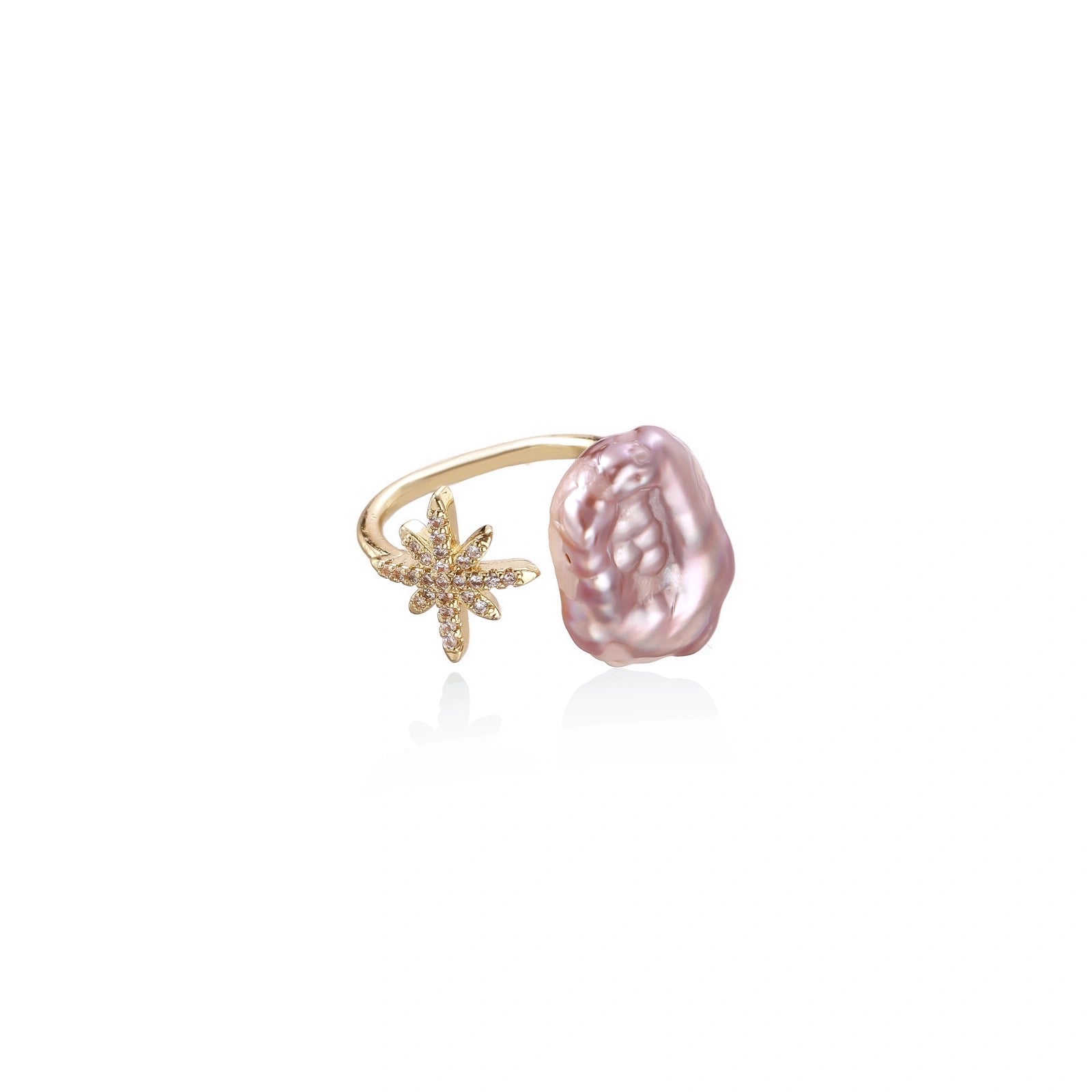 Eine goldene ring mit funkelndem sternenförmigem akzent und unregelmäßig geformter rosa perle sternenklare perlenträume
