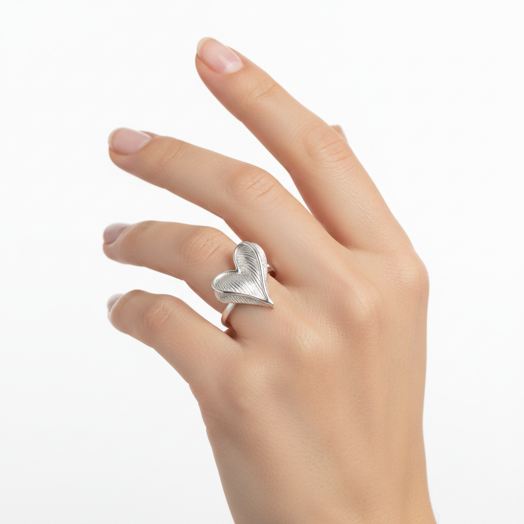 Feathered Heart Ring | weißvergoldetes Eco-Messing