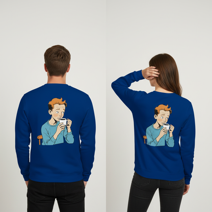 Royalblauer vintage comic pullover mit langärmeliger passform und cartoon-junge mit orangen haaren, der aus weißer tasse trinkt