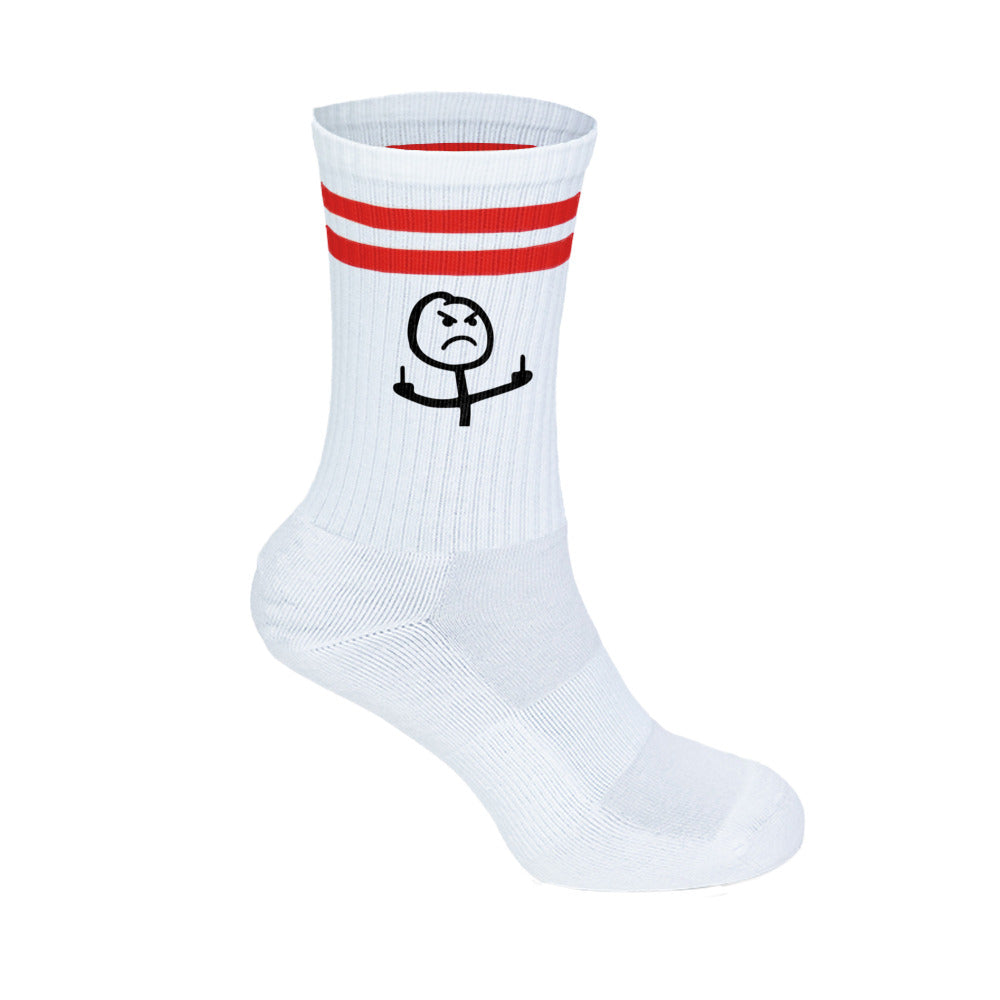 Weiße unisex baumwollsocken mit roten streifen und schwarzem stickmännchen motiv mittelfinger geste