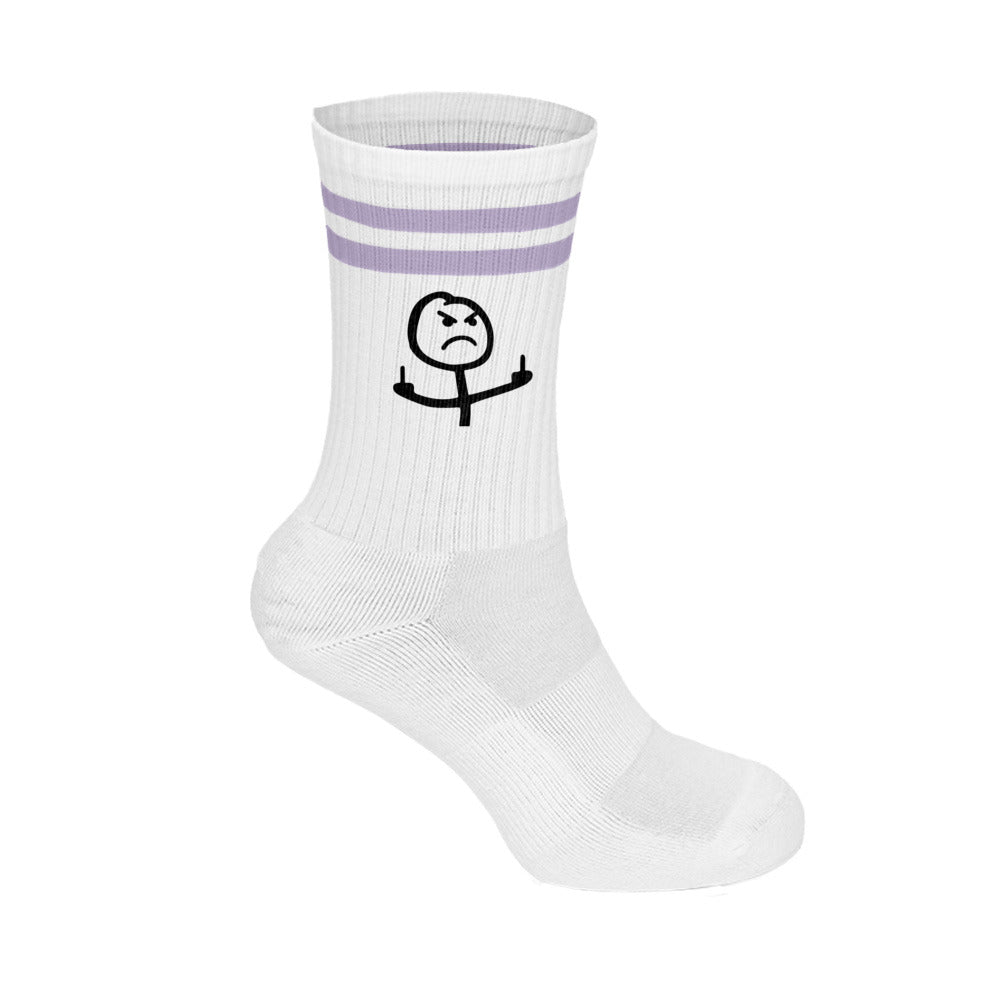 Weiße unisex baumwollsocken mit zwei lila streifen und schwarzem stickmännchen motiv mit mittelfinger gesture
