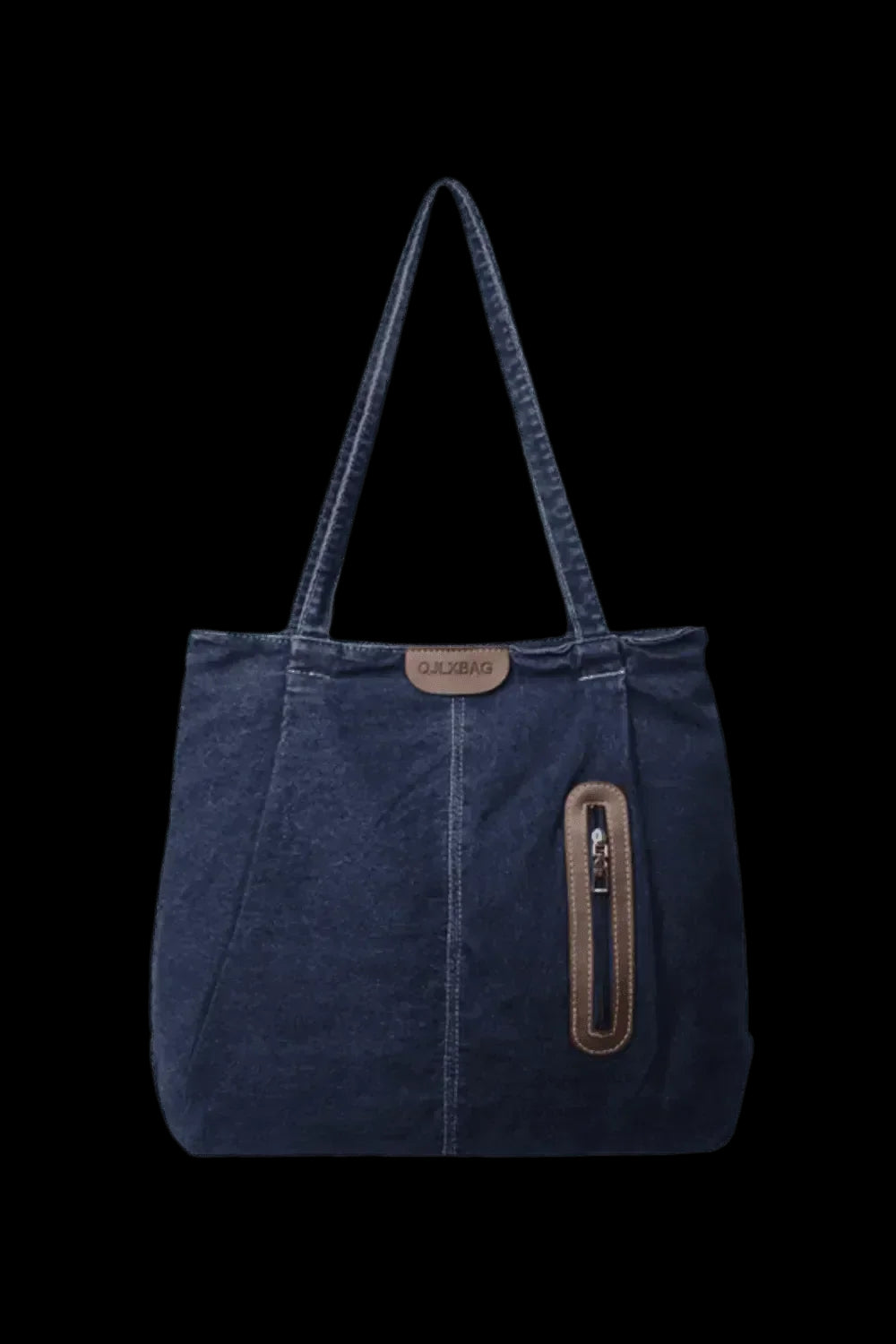 "Die flyliving Handtasche „Blue Jeans“ (mittel) für Damen ist eine dunkelblaue Denim-Tragetasche mit doppelten Schultergurten, einem braunen Logo-Patch in Lederoptik und einer vertikalen Reißverschlusstasche vorne mit braunem Rand."