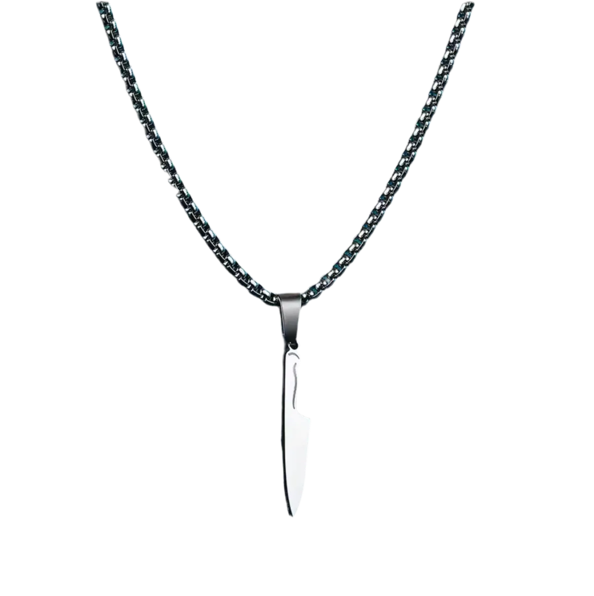 Die Silber Halskette „Laura“ von flyliving präsentiert einen eleganten Messer-Anhänger aus Edelstahl, stilvoll vor schwarzem Hintergrund in Szene gesetzt.