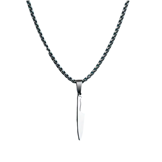 Die Silber Halskette „Laura“ von flyliving präsentiert einen eleganten Messer-Anhänger aus Edelstahl, stilvoll vor schwarzem Hintergrund in Szene gesetzt.