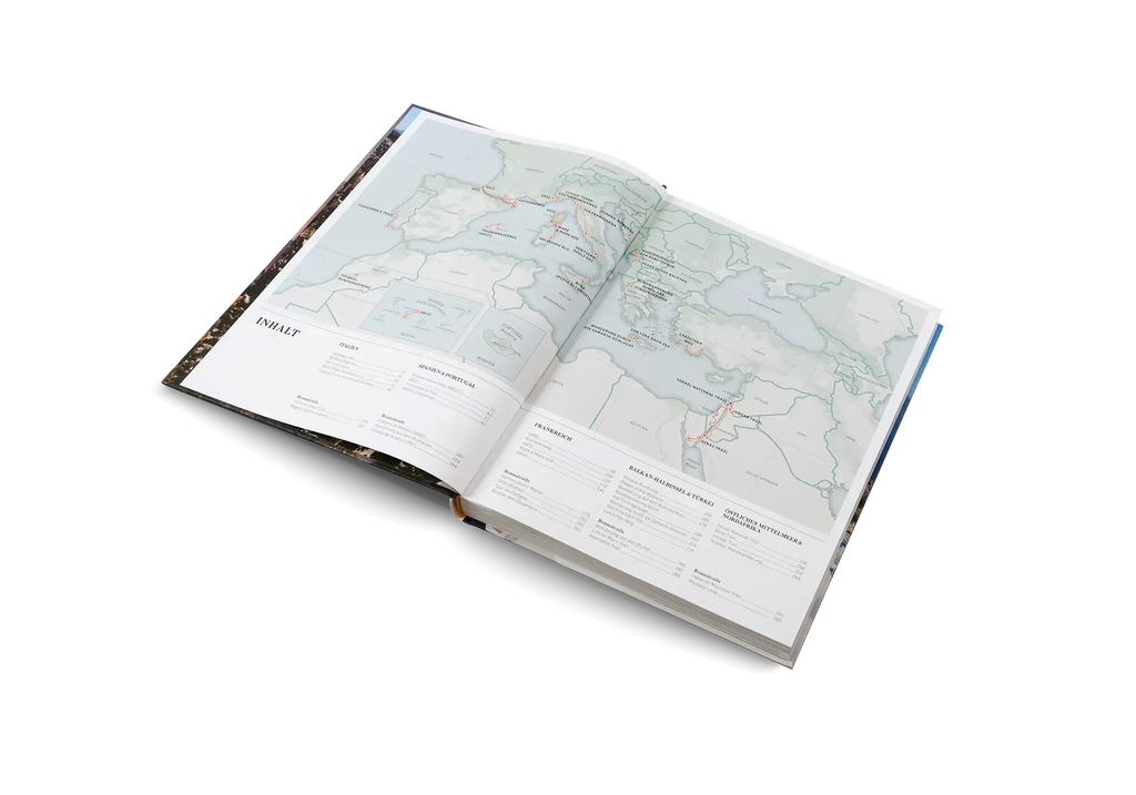 Das Buch Wanderlust Mittelmeer von gestalten EU Shop enthält eine Karte von Europa, Nordafrika und dem Nahen Osten mit eingezeichneten mediterranen Wanderwegen, sowie Tabellen mit Infos und Tourentipps auf der linken Seite.
