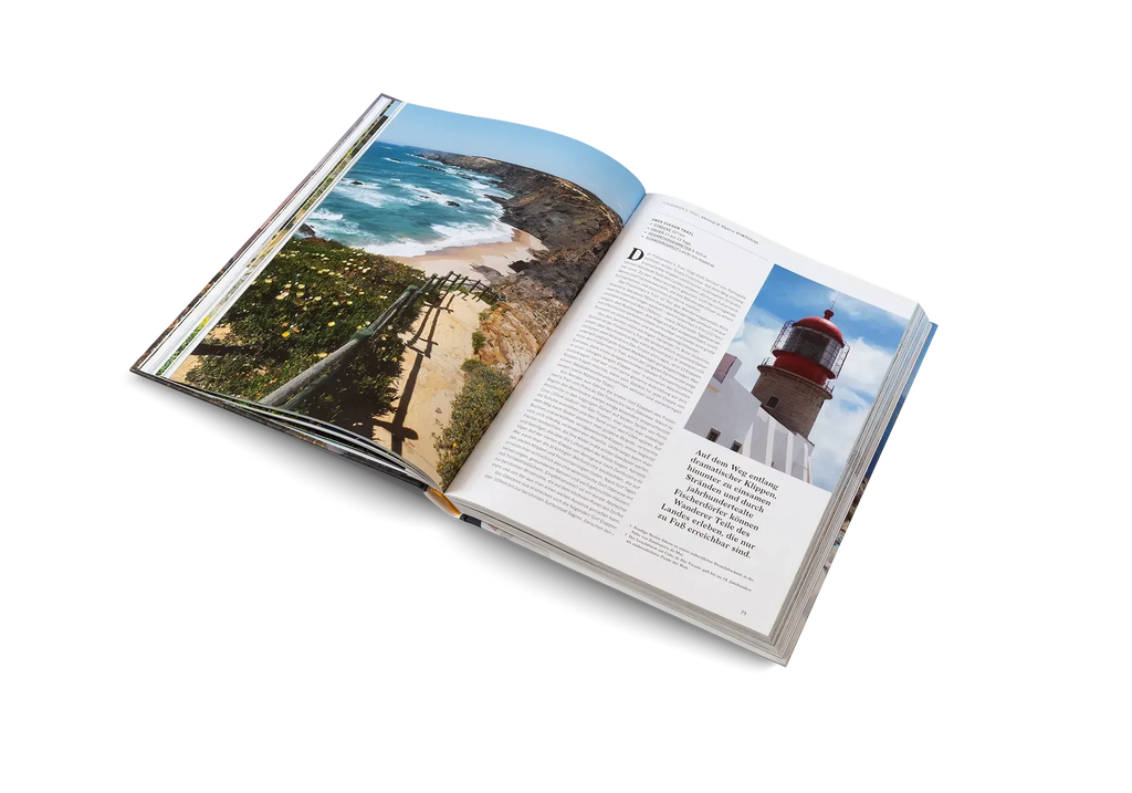 Das aufgeschlagene Buch "Wanderlust Mittelmeer" von gestalten EU Shop zeigt auf der linken Seite Küstenklippen und Meer, auf der rechten Seite ein Leuchtturmfoto und einen Text über die mediterranen Wanderwege, alles vor einem weißen Hintergrund.