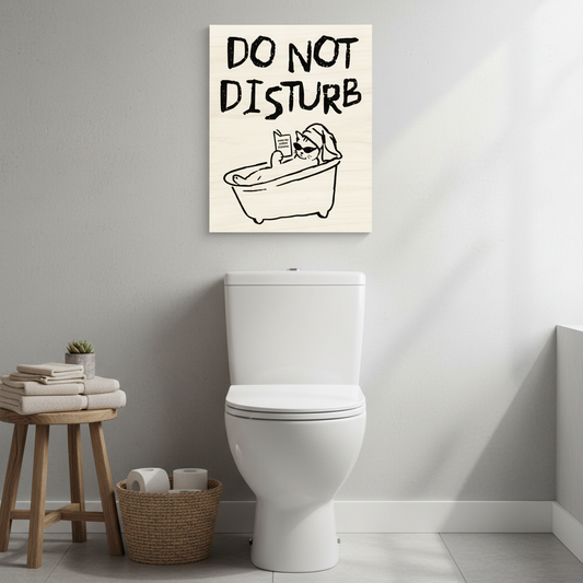 Weißes keramik-toilette mit modernem design zu lustiges badezimmer holzbild aus birkenholz für gäste wc