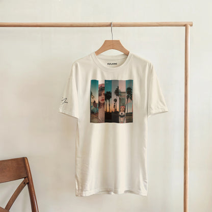 Off-white Baumwoll T-Shirt mit rechteckigem Collage Print von Palmen und Frauen vor Sonnenuntergängen und flyliving Stick auf dem Kragen
