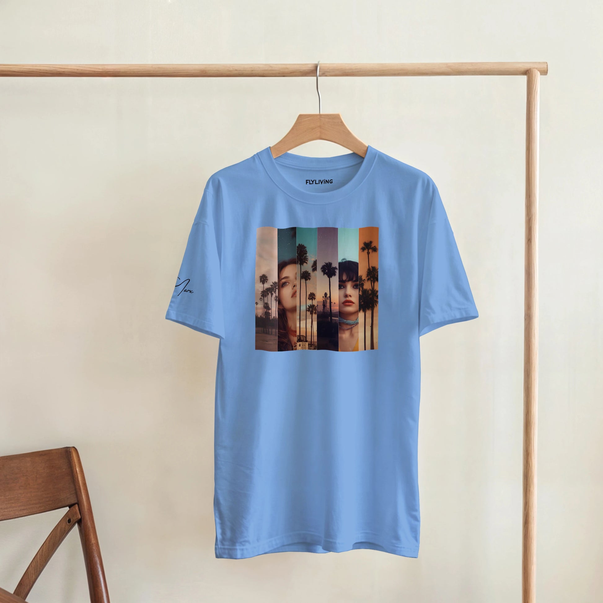 Hellblaues baumwoll-t-shirt la sentimental heavyweight mit buntem vertikal segmentiertem print zweier frauen und palmen bei sonnenuntergang