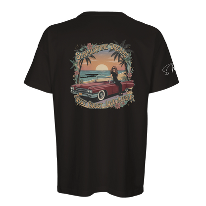 Schwarzes oversized streetwear t-shirt mit buntem grafikprint eines roten vintage cabrios, palmen und sommertext vorne