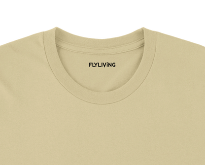 Beiges crew-neck t-shirt sarkastisches frosch mit flyliving logo innen am kragen und gesellschaftskritischem humor design