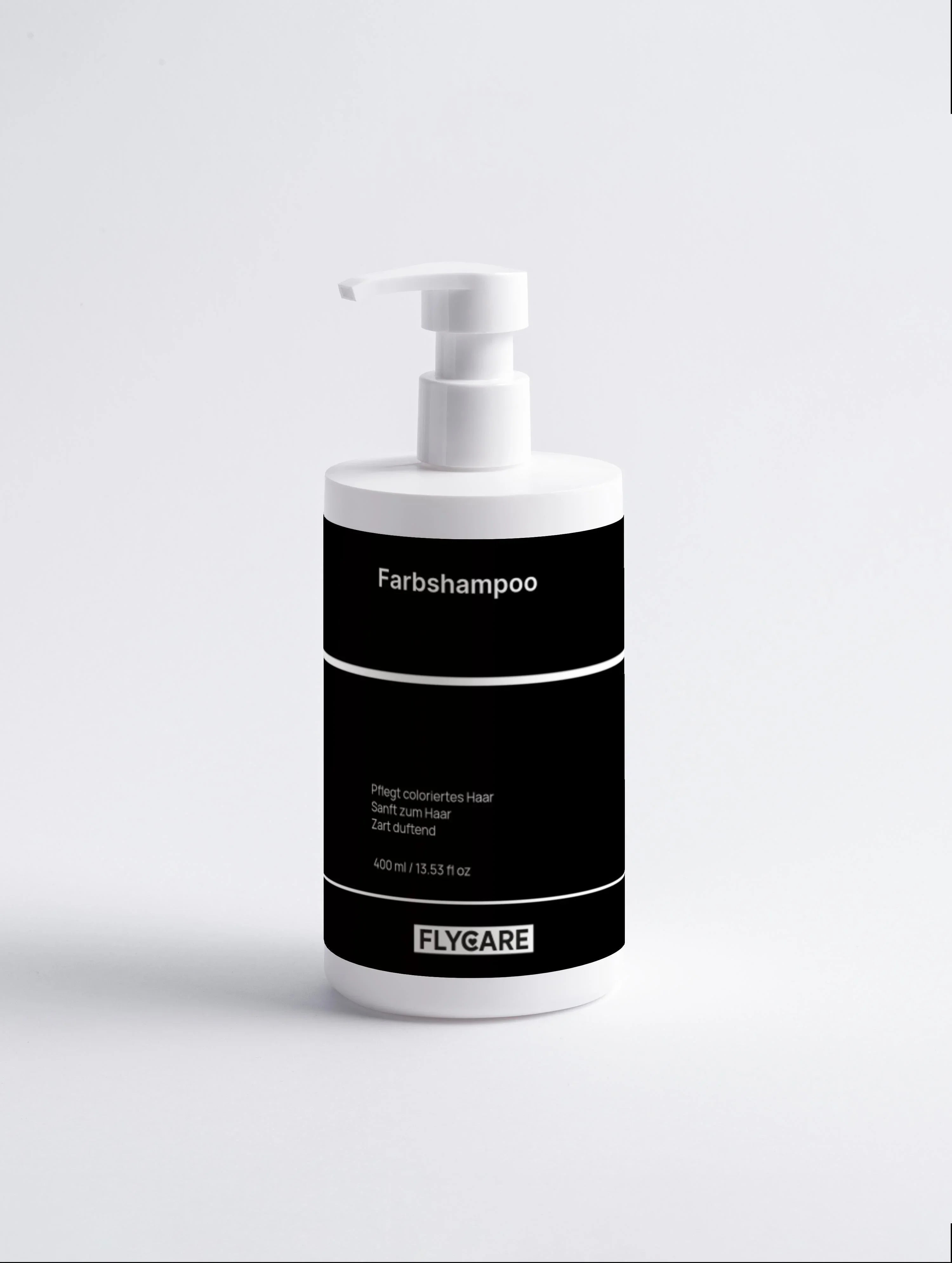 Farbshampoo von Flycare in weißer Flasche mit schwarzem Etikett.