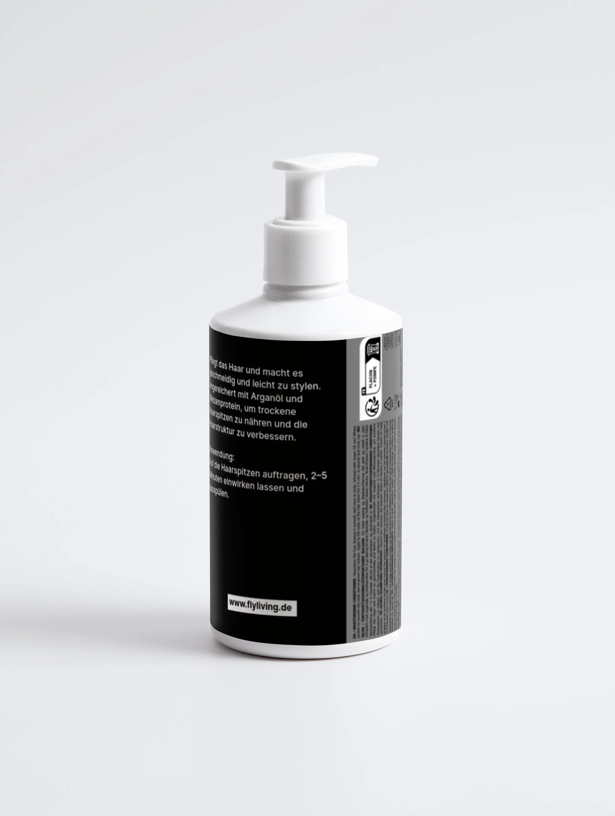 Feuchtigkeitsspendender Conditioner von Flyliving, in weißer Pumpflasche, mit dunkler Beschriftung.