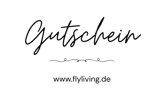Gutschein als Digitalprodukt von flyliving, mit geschwungener Schrift und dekorativer Linie, ideal zum Verschenken.