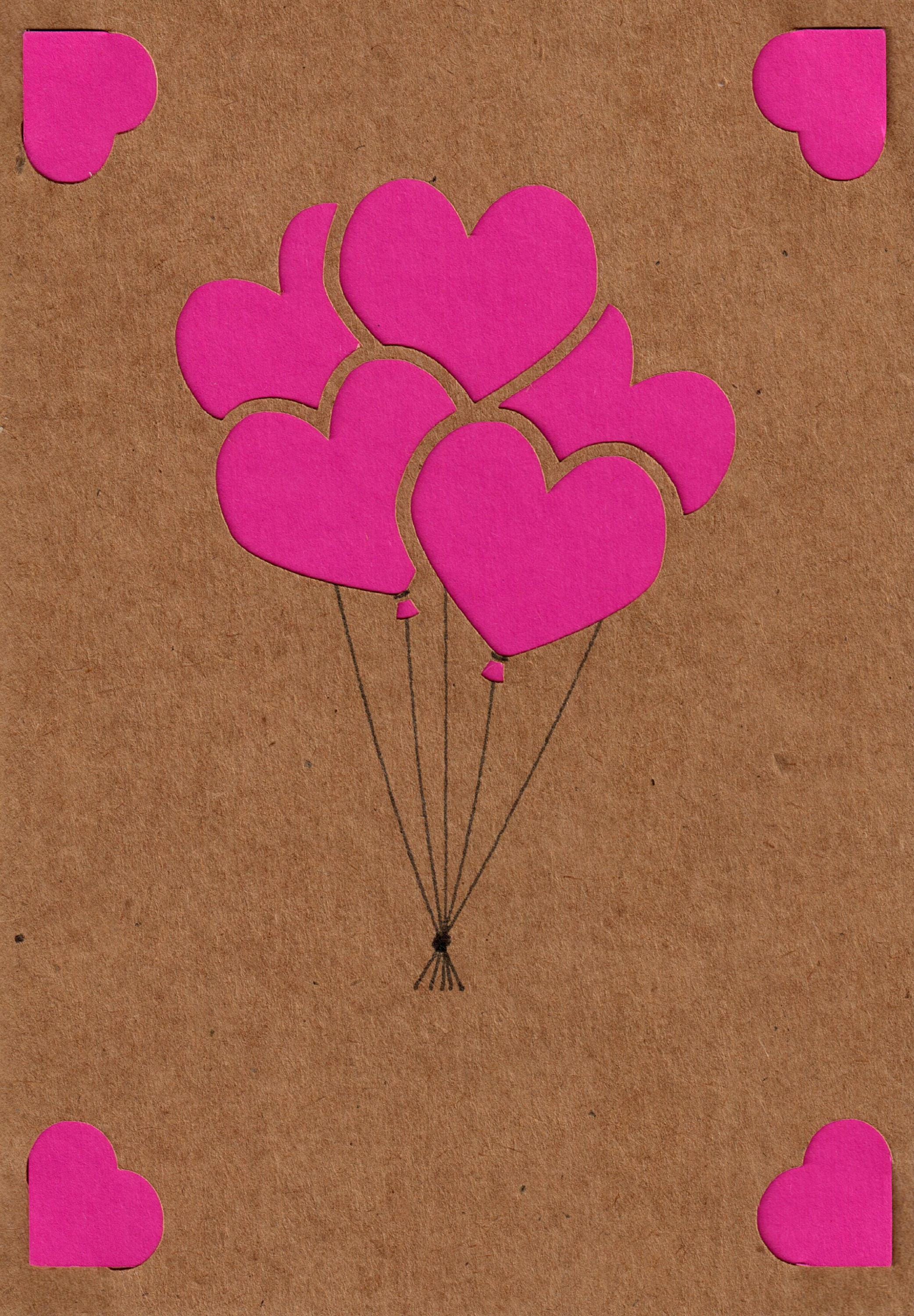 Romantische A6-Karte aus Kraftpapier mit 9 pastellfarbenen Herzballons, die aufsteigen. Ausgestanzte Herzen für 3D-Effekt. Warme, handgemachte Optik. Mit Einlegekarte für persönliche Nachricht. Ideal für Liebe und Geburtstage. In Pink