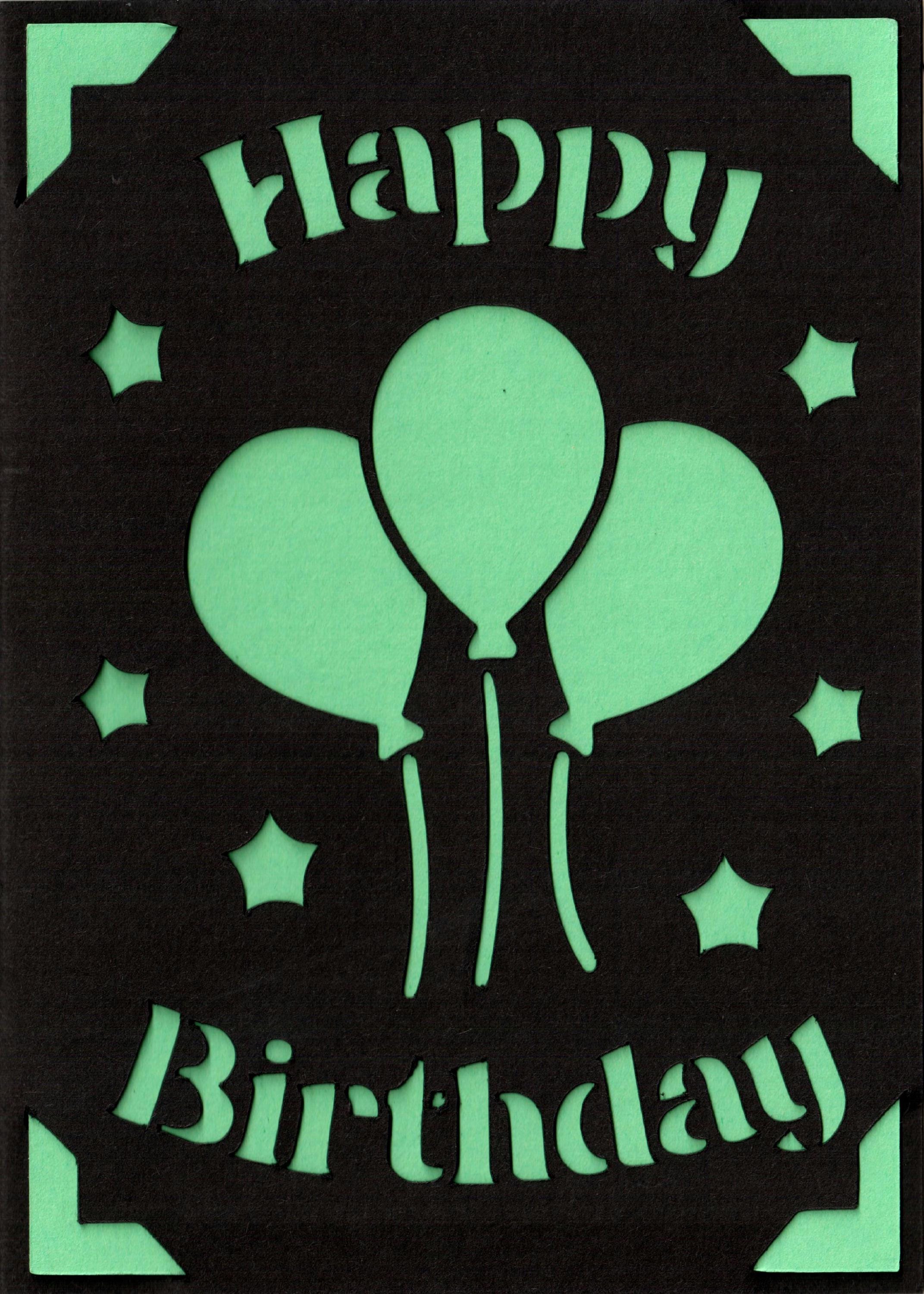 Geschenkkarte mit dem auschnittenen Text "Happy Birthday" und drei Ballons in der Mitte. Drum herum sind ausgestanzte Sterne. Größe DIN6, Kartenfarbe in Schwarz mit türkiser Einlegekarte.