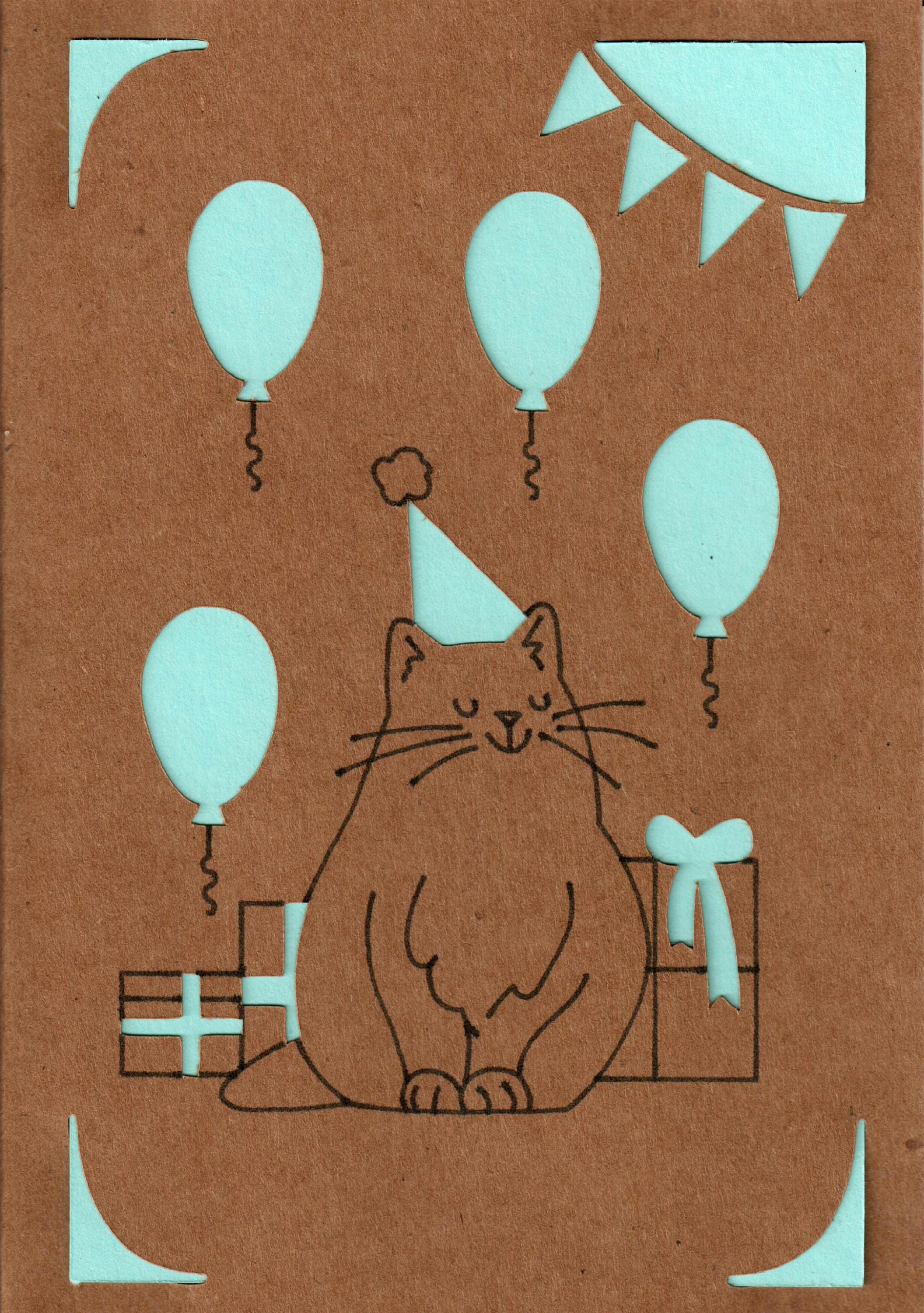 Karte aus Kraftpapier. Eien Katze mit einem Geburtstagshut und Ballons. Um sie herum Geschenke. Teile der Karte sind ausgeschnitten und mit einer farbigen Einlegekarte hinterlegt. Die Einlegekarte ist türkis. Passend zum Geburtstag.