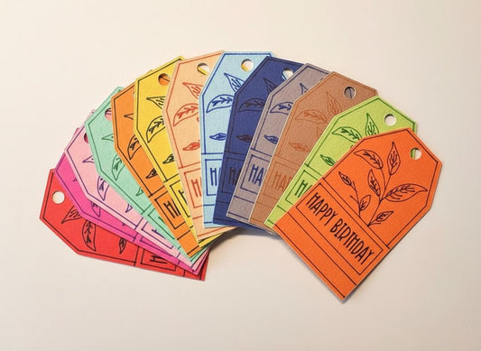 Bunte Geschenkanhänger „Happy Birthday“ aus Karton – Geschenk‑Tags Set für Geburtstagsgeschenke, Party, Verpackung, 13 Stück, versch. Farben