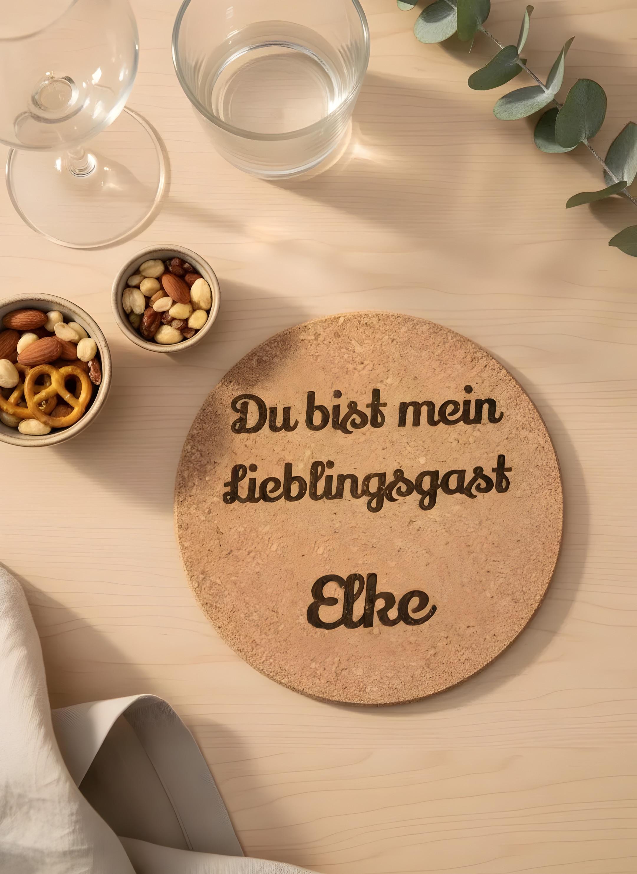 Personalisierter Kork Untersetzer – „Du bist mein Lieblingsgast“ – Namensgravur, 10 cm, Geschenk für Gäste, Freunde & Familie, Hochzeit