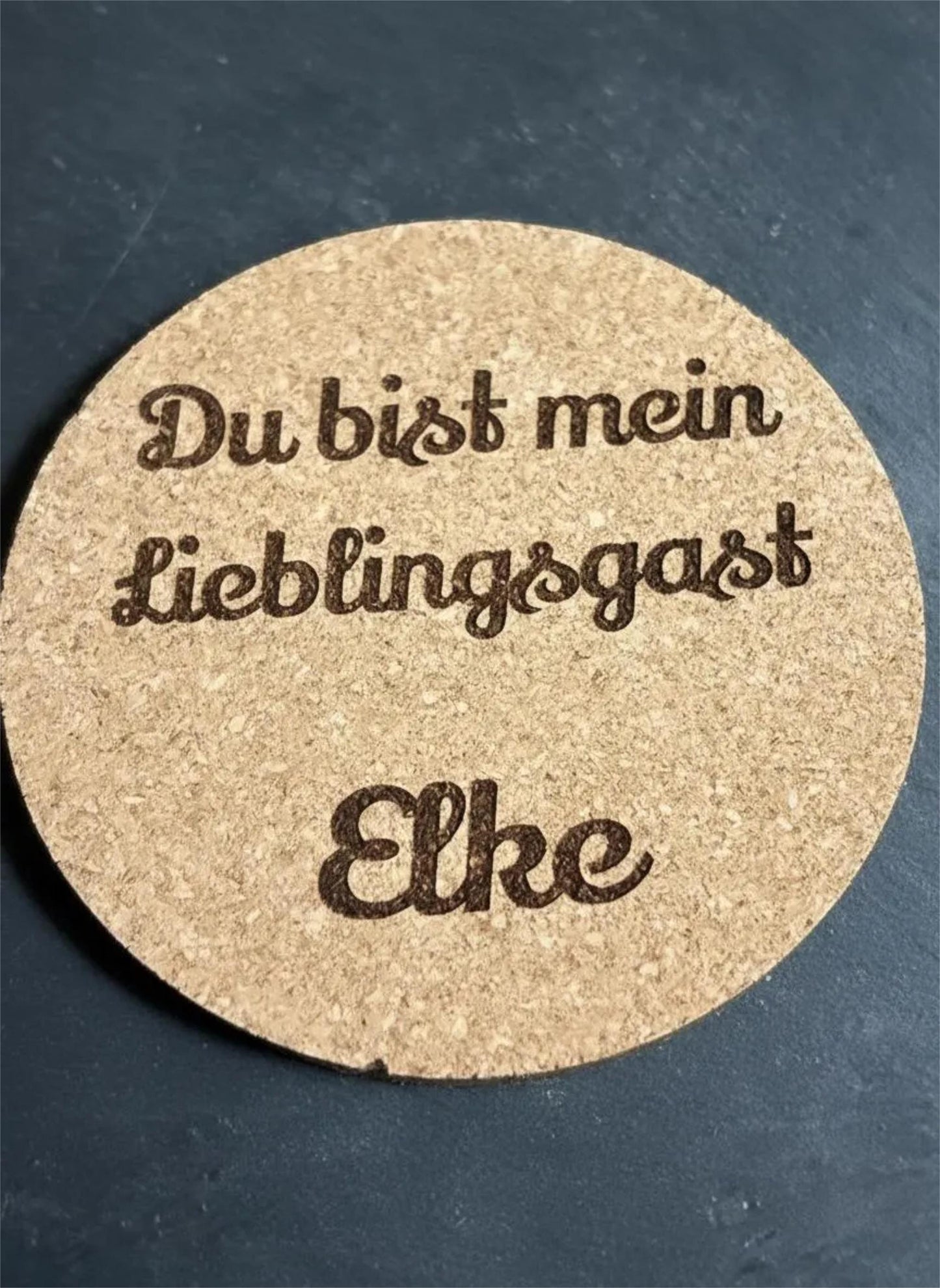 Personalisierter Kork Untersetzer – „Du bist mein Lieblingsgast“ – Namensgravur, 10 cm, Geschenk für Gäste, Freunde & Familie, Hochzeit