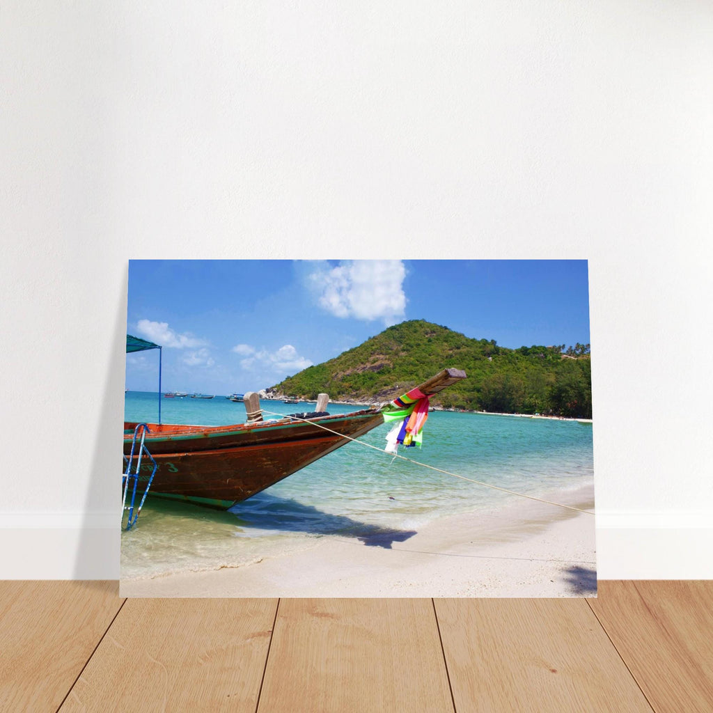 Thailand Bild: Longboat am Strand von Koh Pangan - Lebendige Farben & Hochwertiger Druck