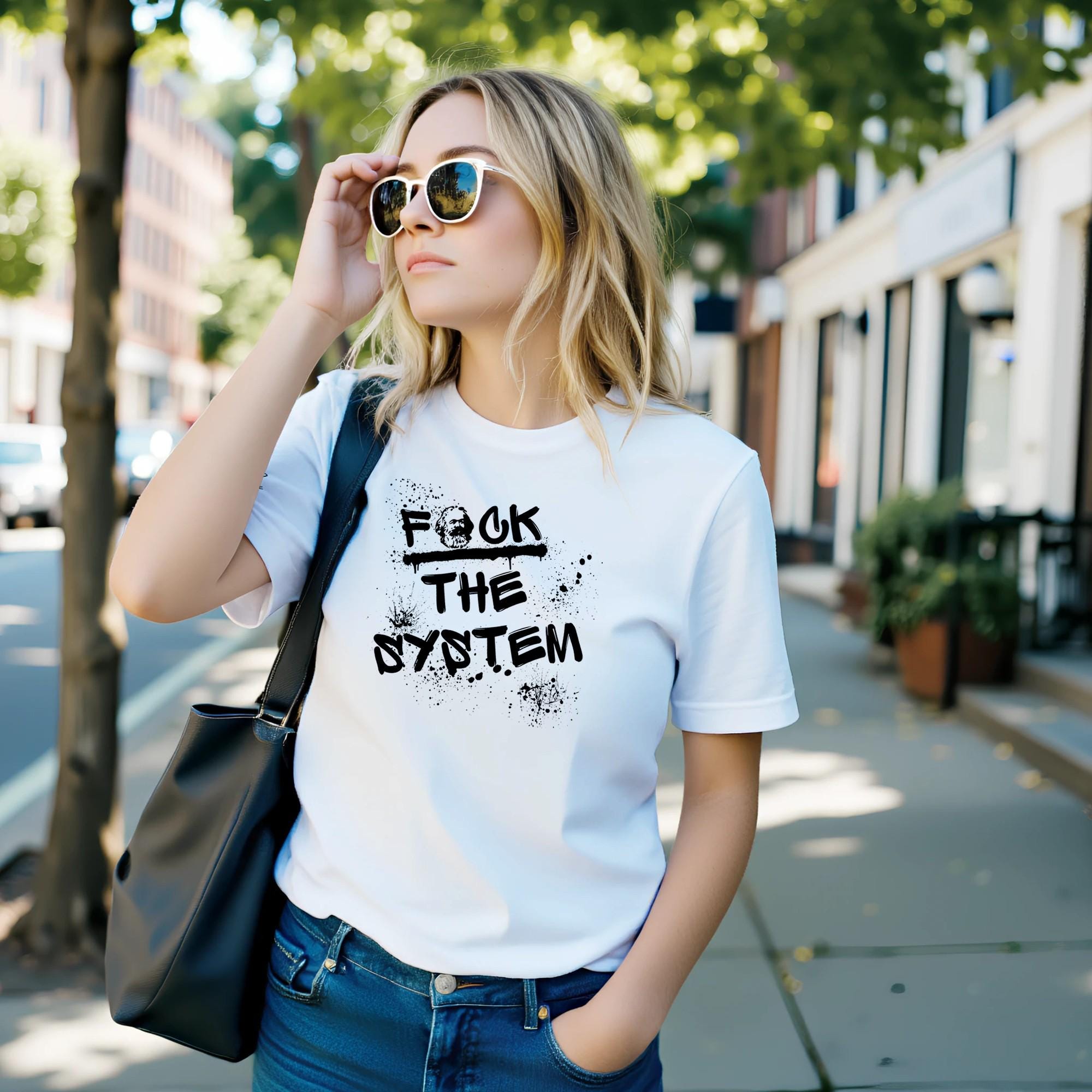 T‑Shirt mit Spruch „f*ck the system“ – Streetwear, Baumwolle, weiß, orange, grün, unisex