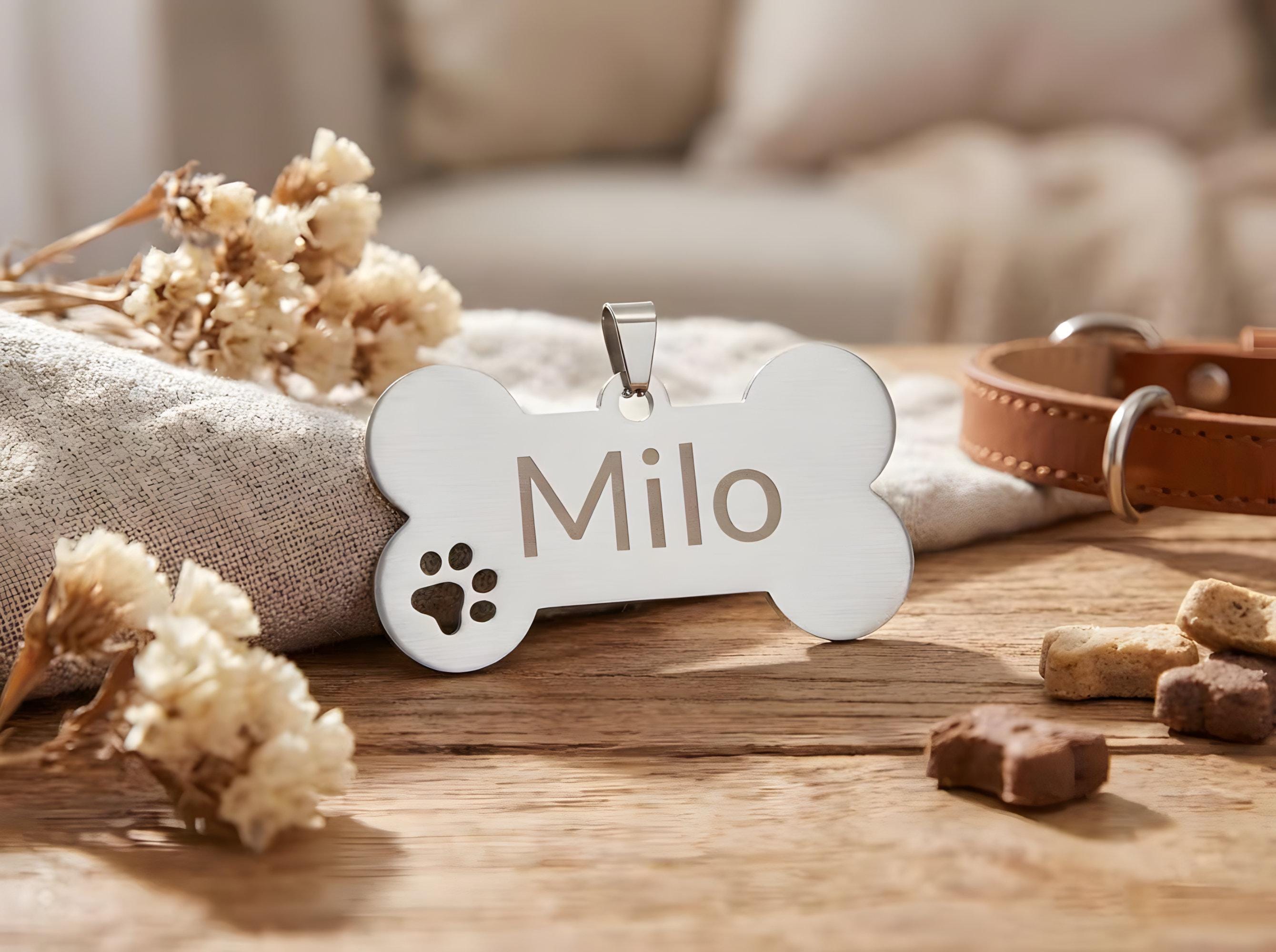 Personalisierte Hundemarke aus Edelstahl in Silber mit Gravur – Knochen Anhänger Pfote - für Hunde, glänzend