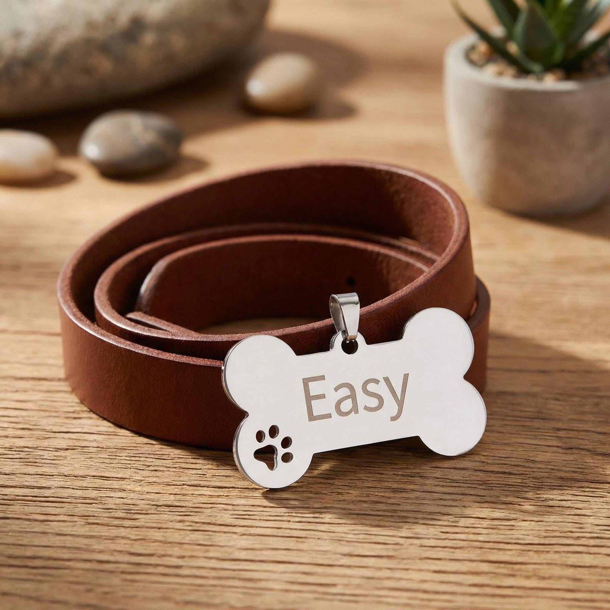 Personalisierte Hundemarke aus Edelstahl in Silber mit Gravur – Knochen Anhänger Pfote - für Hunde, glänzend