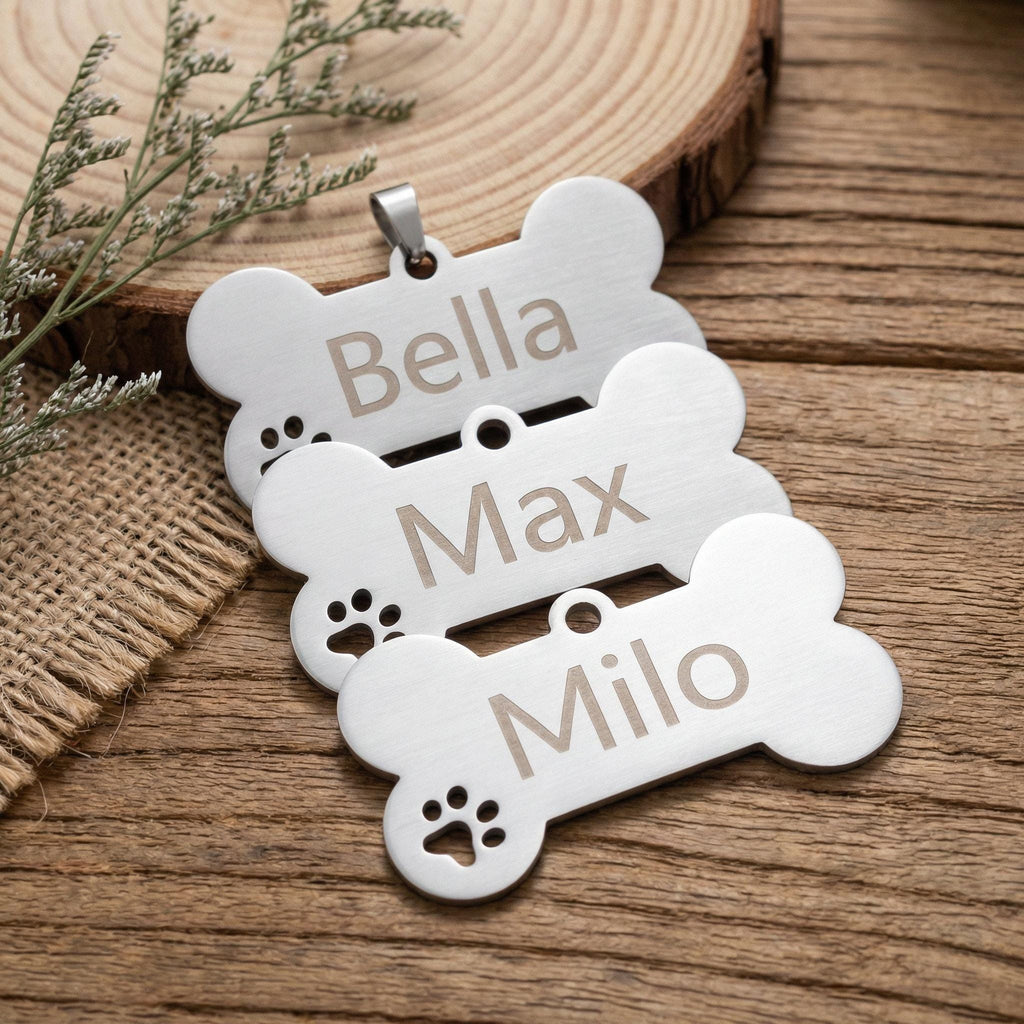 Personalisierte Hundemarke aus Edelstahl in Silber mit Gravur – Knochen Anhänger Pfote - für Hunde, glänzend