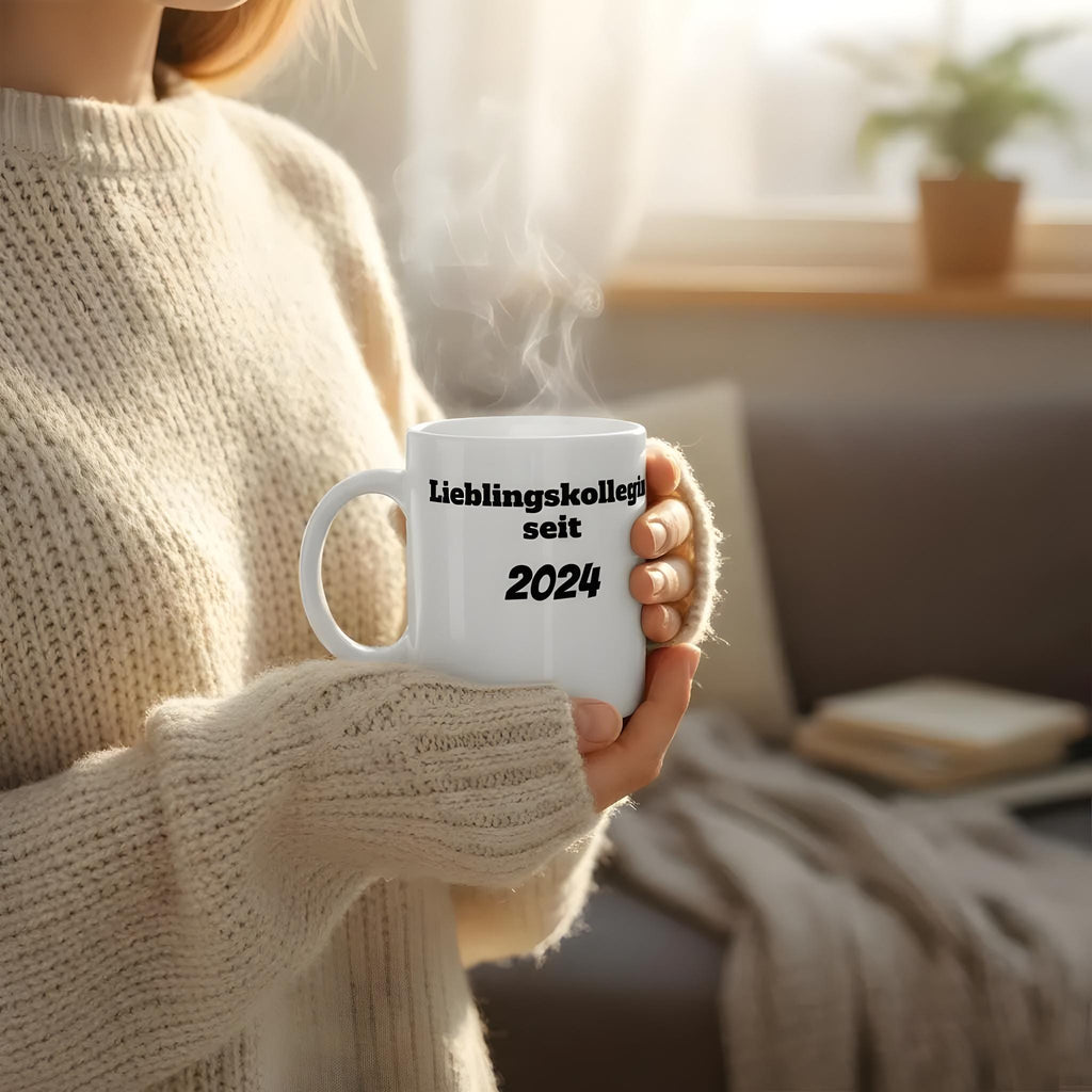 Personalisierte Tasse – „Lieblingskollegin seit …“ mit Jahreszahl & Wunschname, Bürotasse 325 ml