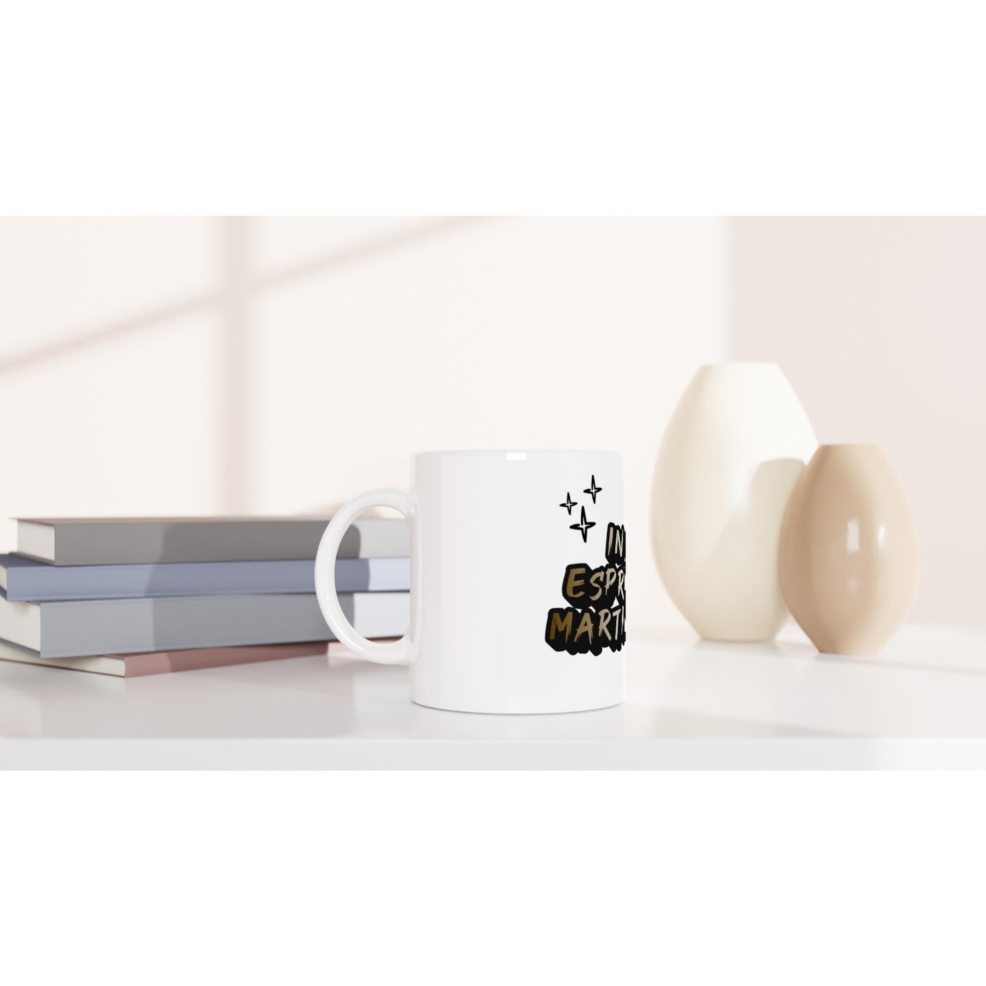 Tasse "In my espresso martini era" | Perfektes Geschenk für Kaffeeliebhaber & Cocktailfans | Keramik Becher 11oz