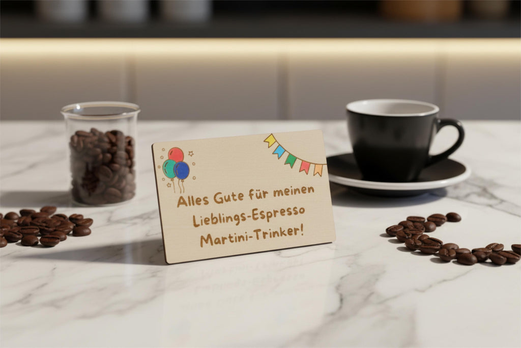 Holz Geschenkkarte Espresso Martini – handbemalt, personalisierbar, Visitenkartengröße, Geschenk für Freundin oder Freund