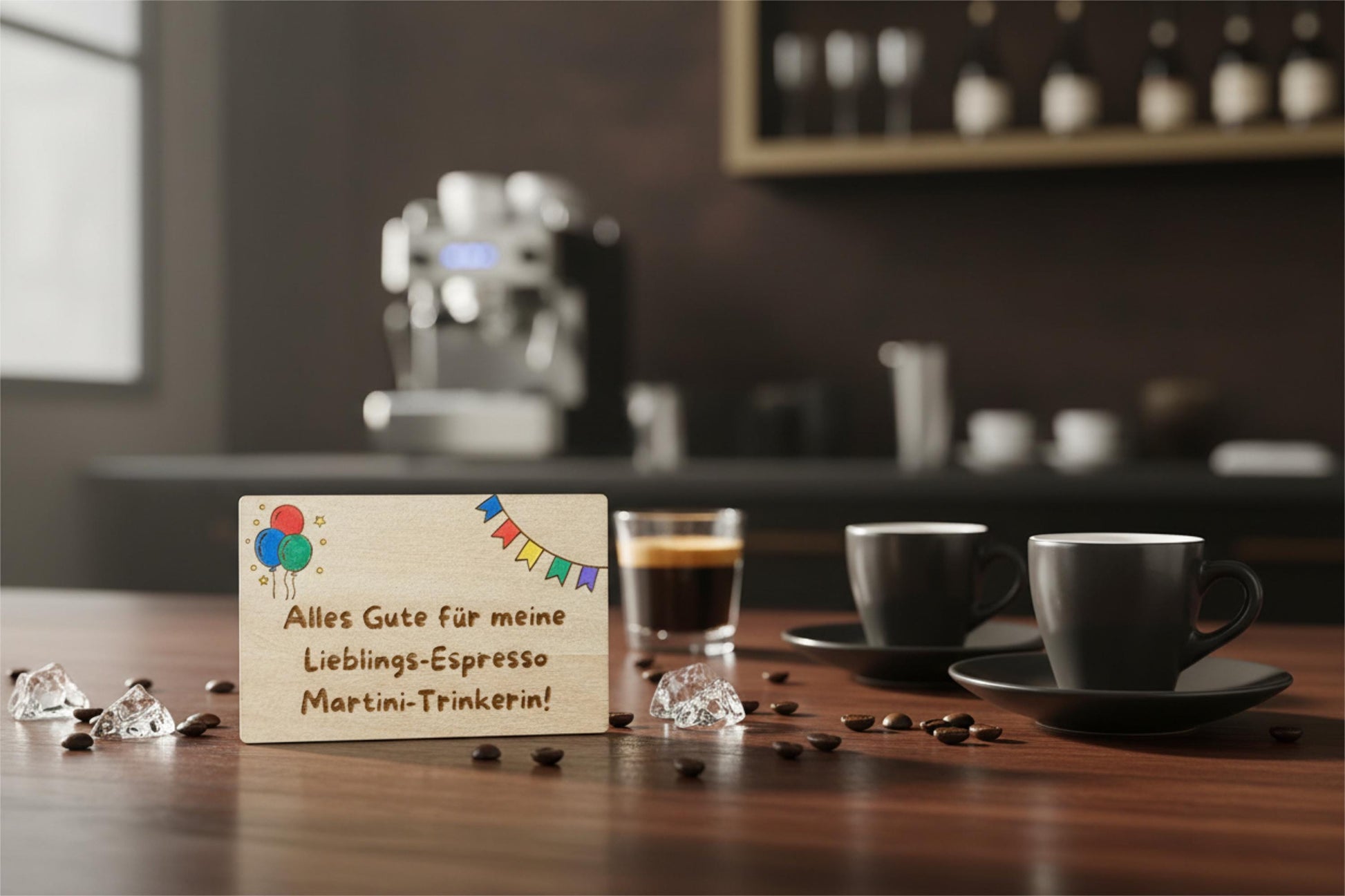 Holz Geschenkkarte Espresso Martini – handbemalt, personalisierbar, Visitenkartengröße, Geschenk für Freundin oder Freund