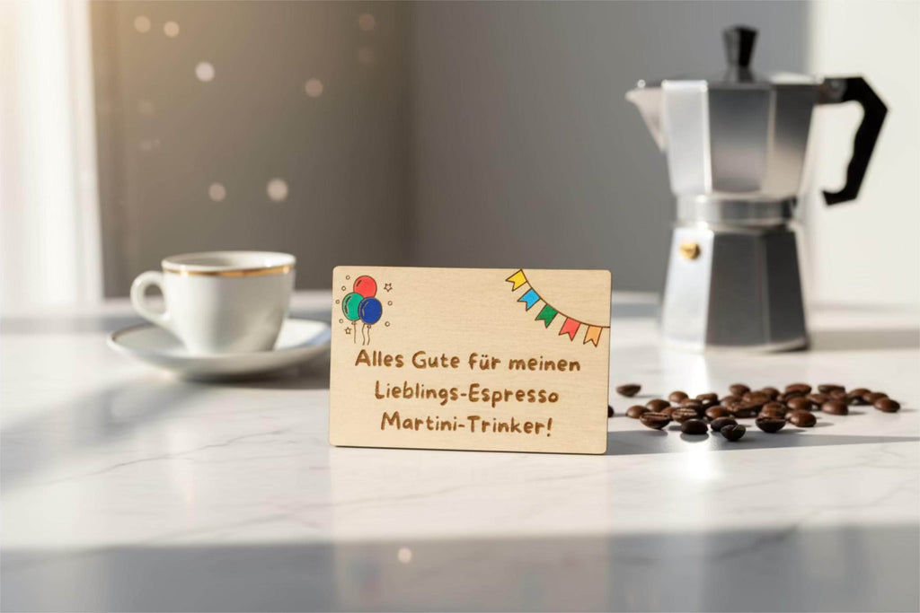Holz Geschenkkarte Espresso Martini – handbemalt, personalisierbar, Visitenkartengröße, Geschenk für Freundin oder Freund