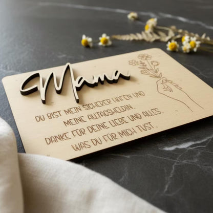 Holz-Geschenkkarte „Mama“, handgefertigt und personalisierbar