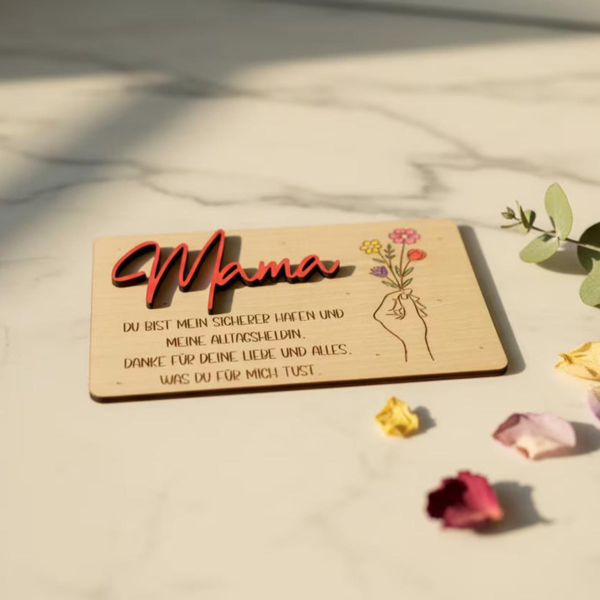 Holz-Geschenkkarte „Mama“, handgefertigt und personalisierbar