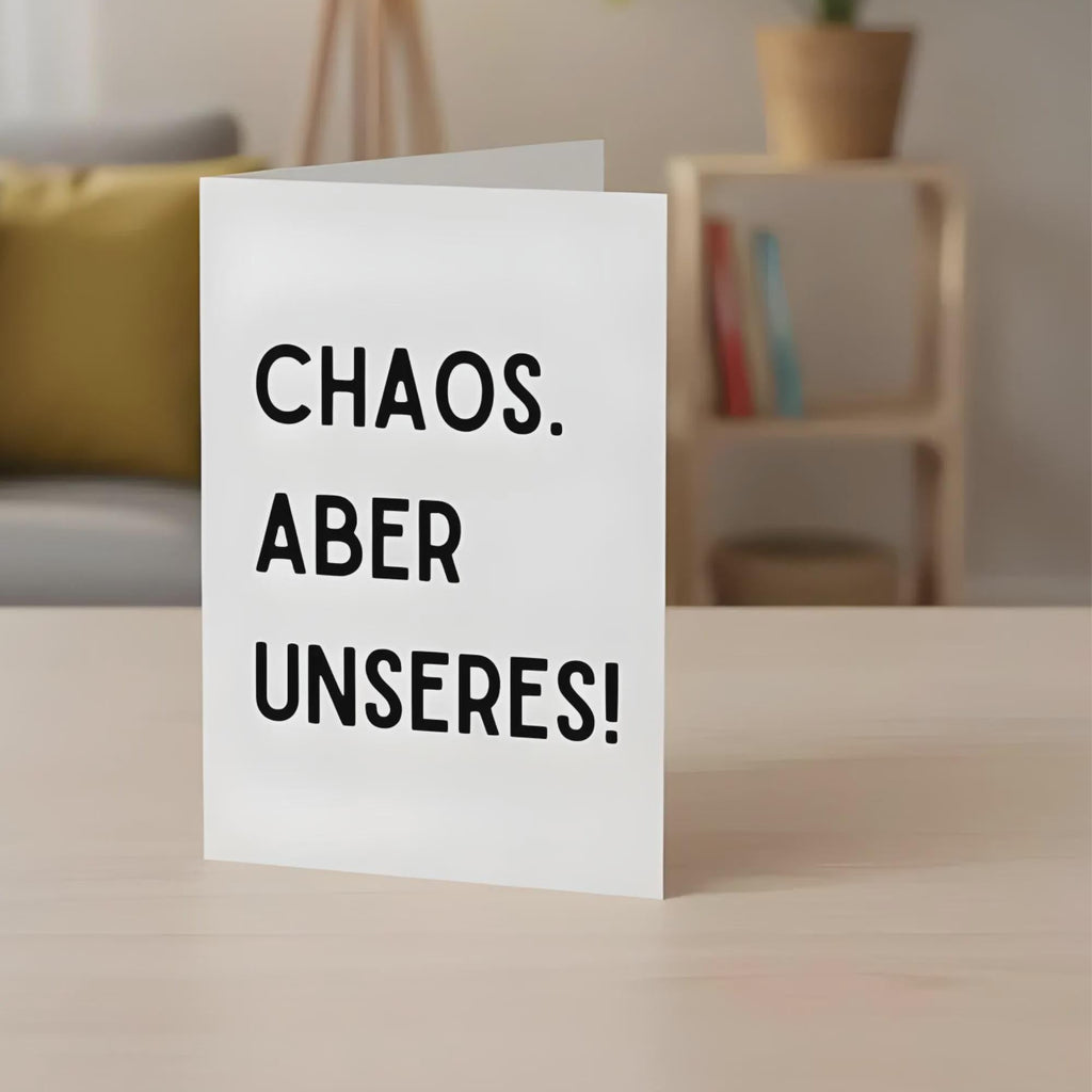 Geschenkkarte Chaos. Aber Unseres! – Faltkarte für Familien, Paare, witziger Spruch, Grußkarte, Geburtstag, Freundschaft