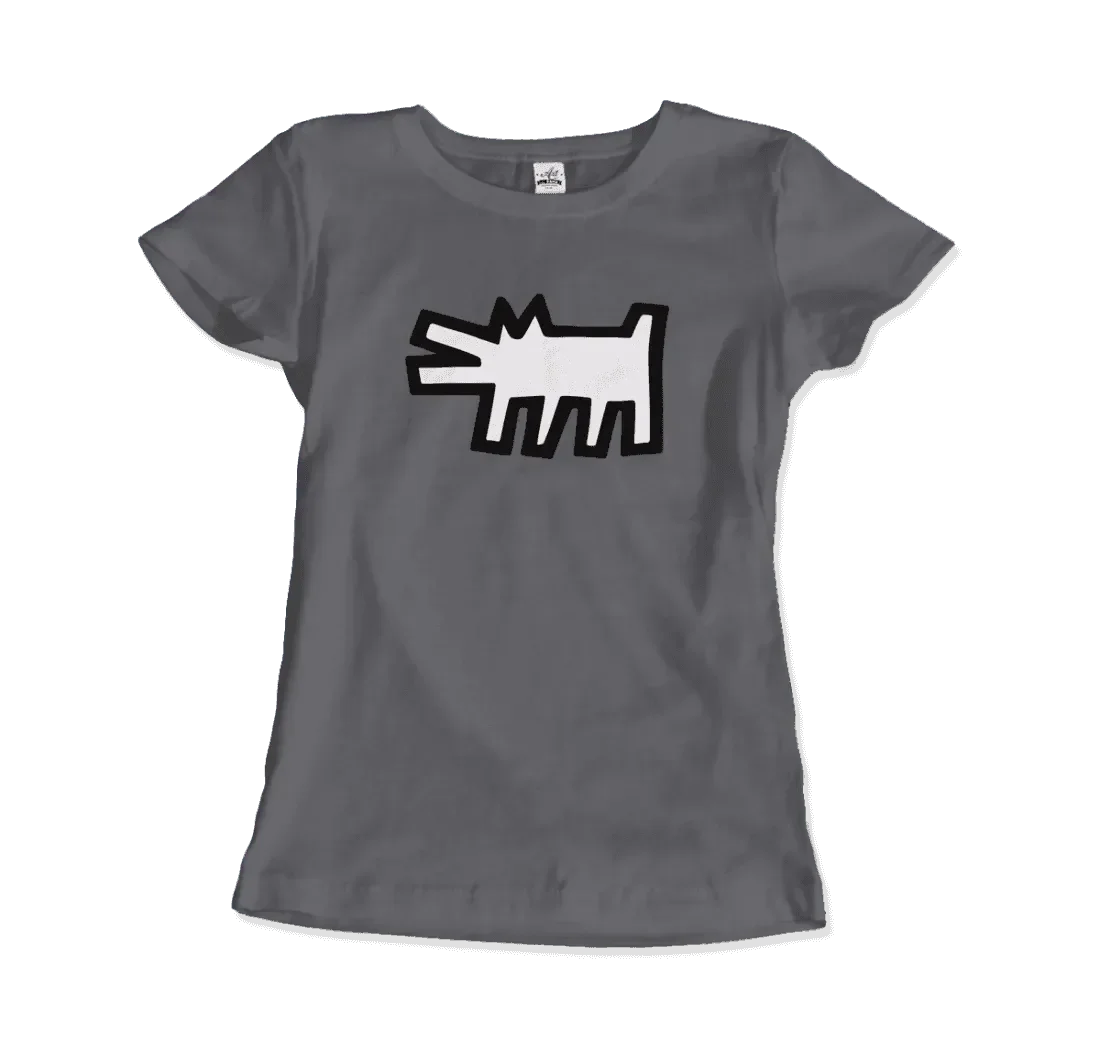 Das T-Shirt The Barking Dog Icon, 1990" aus dem Art-O-Rama Shop hat ein graues, tailliertes Design mit einer auffälligen weißen Hundegrafik im Cartoon-Stil und dicken schwarzen Konturen auf der Brust, die einen Hauch von Street Art vermitteln.
