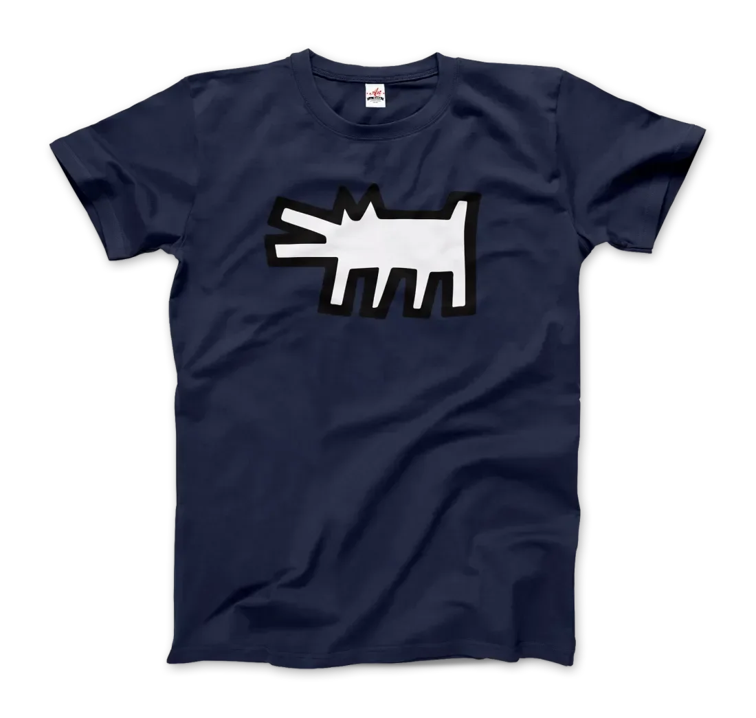 Das marineblaue T-Shirt The Barking Dog Icon, 1990 von Art-O-Rama Shop zeigt einen weißen Cartoon-Hund im abstrakten Street-Art-Stil mit schwarzem Umriss auf der Vorderseite.