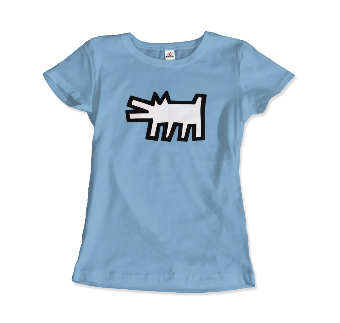 Das Art-O-Rama Shop T-Shirt "The Barking Dog Icon, 1990" in hellblau zeigt eine fette schwarz-weiße Hundegrafik im Cartoon-Stil auf der Brust, inspiriert vom Street-Art-Stil.