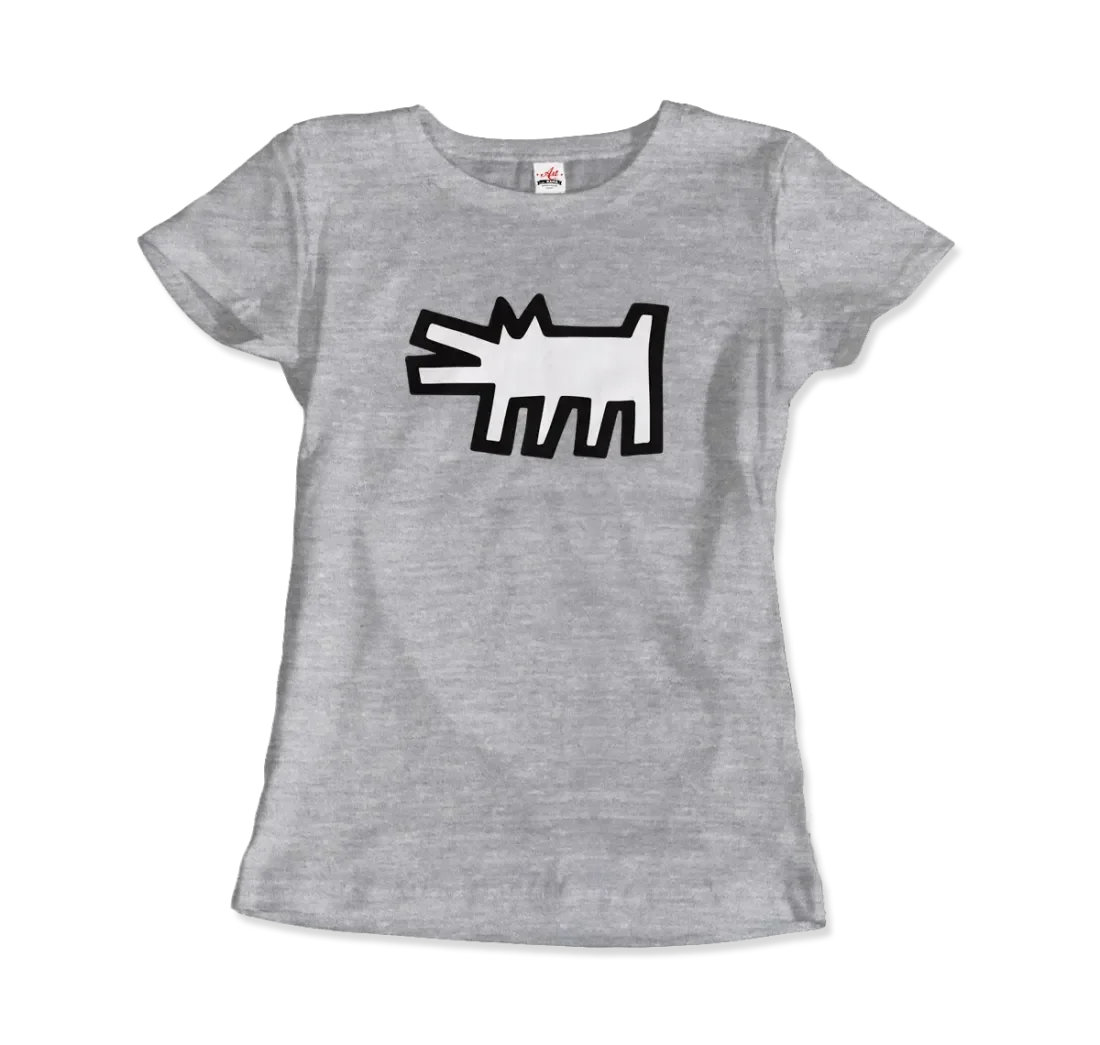 Ein hellgraues T-Shirt aus dem Art-O-Rama Shop, "The Barking Dog Icon, 1990", zeigt eine fette Cartoon-Hundegrafik in der Mitte der Brust.